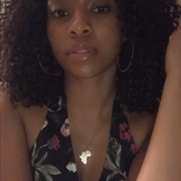 Meet your Posher, Kamala - Picture 1 of 1